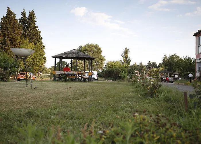 ホテル La Rocade 2*