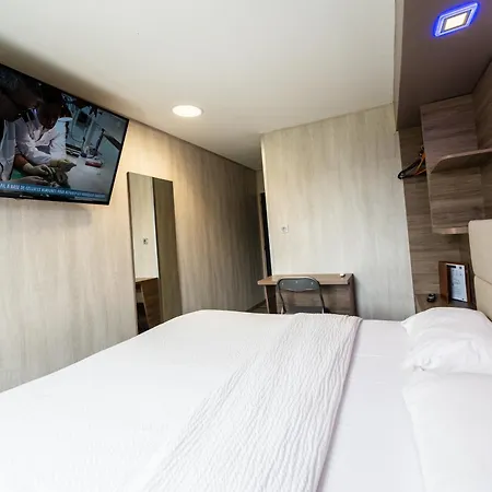 Hotell La Rocade 2*