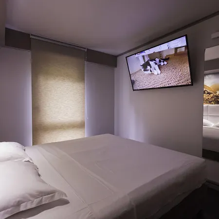 Отель La Rocade 2*