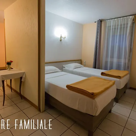 La Rocade Отель 2*