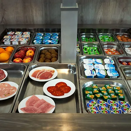 Отель La Rocade 2*