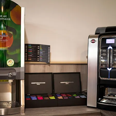 Отель La Rocade