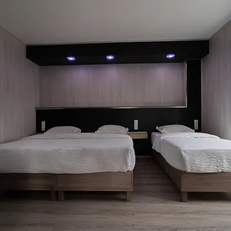 Hotell La Rocade Pamiers
