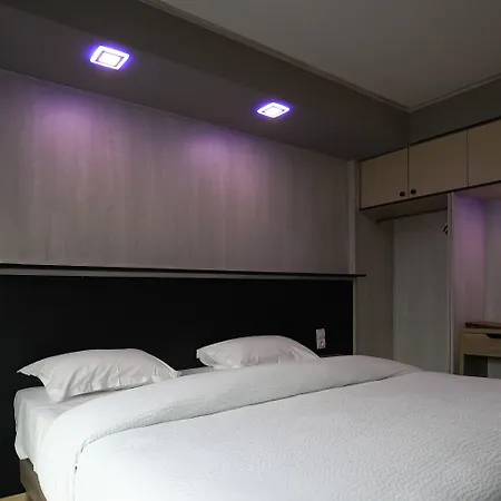 Hotell La Rocade Pamiers