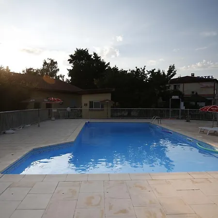 La Rocade Отель 2*