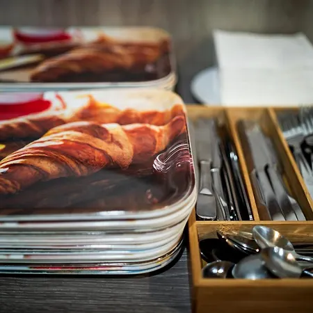 Отель La Rocade